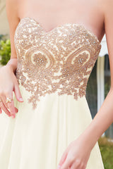 Ivory Chiffon Homecoming Dress A Line Sweetheart Short Prom Dress with Appliques