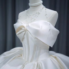 Champagne Chapel Train Princess Quinceanera Dress Elegant Satin Long Sweet 16 Dress Ball Gown Dress