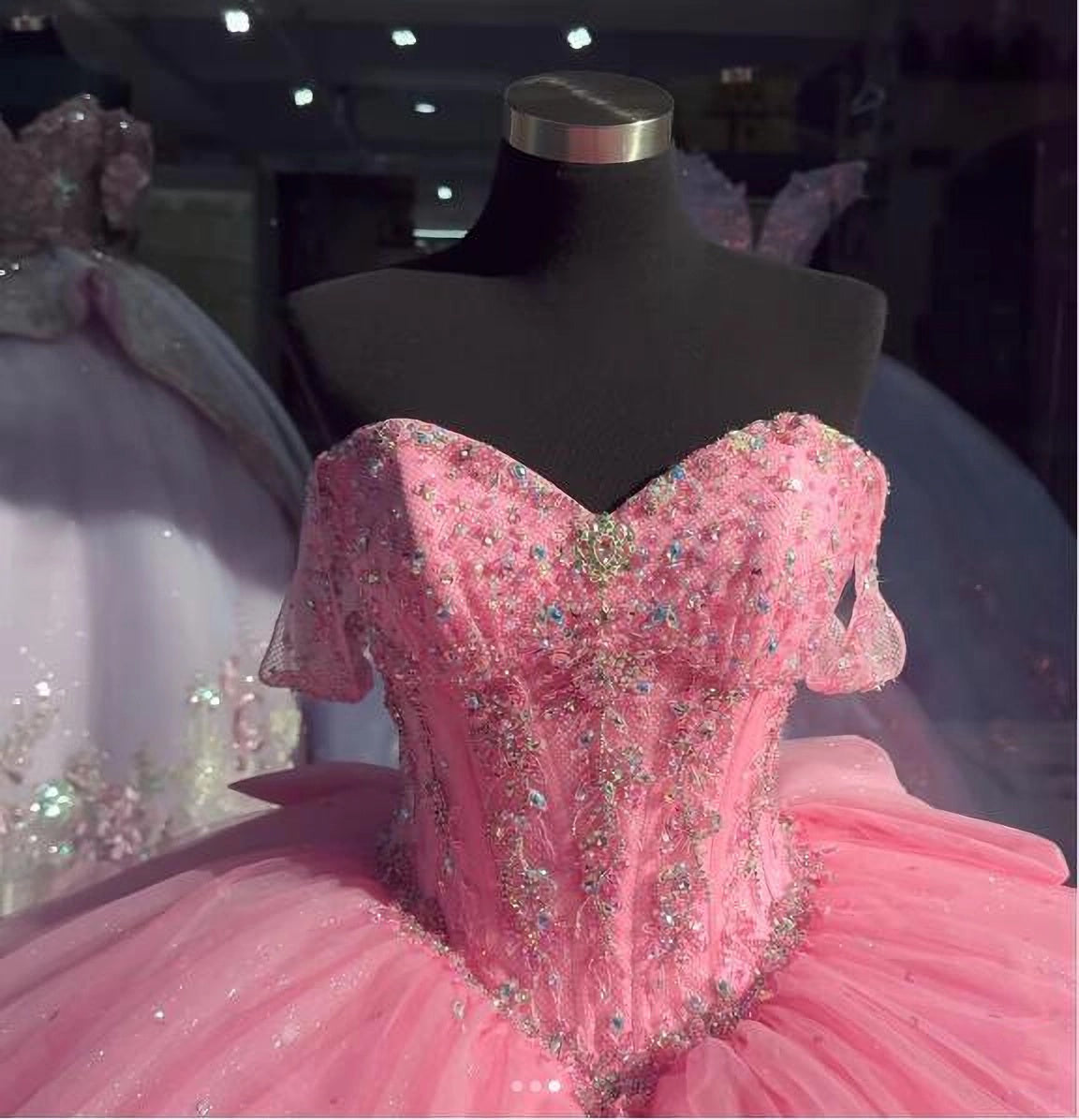 Chic & Modern Ball Gown Off Shoulder Sweetheart Corset Ball Gown Strapless Off Shoulder Beaded Tiered Pink Tulle Princess Formal Evening Party Gown Quinceanera Dress For Sweet 16