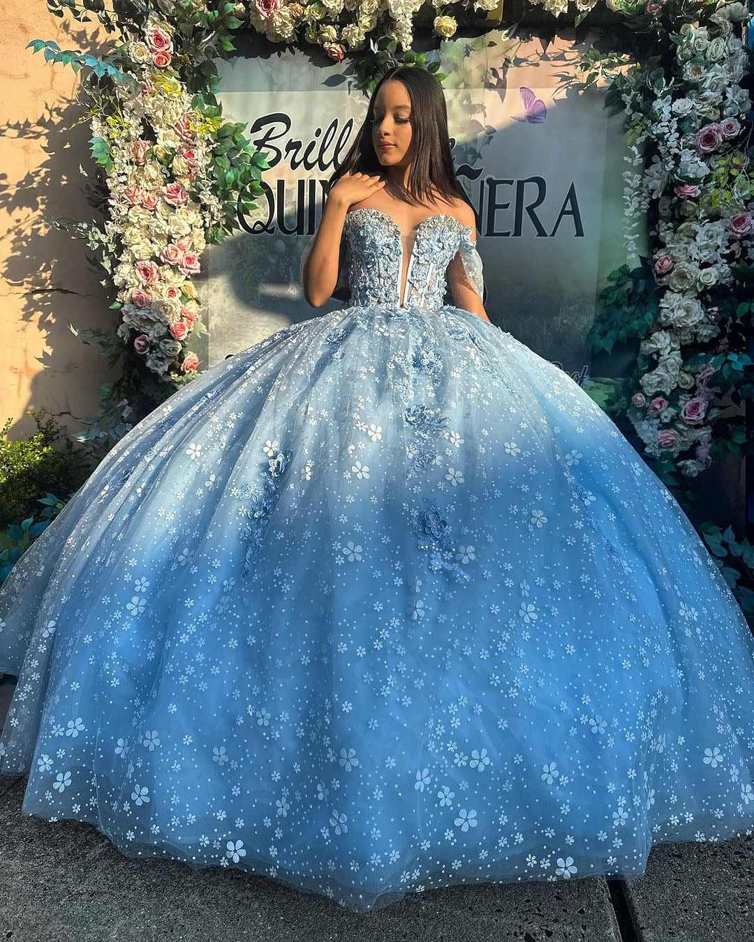Chic & Modern Ball Gown Off Shoulder Sweetheart Corset Flowers Lace Appliques Sky Blue Tulle Quinceanera Dress Princess Party Gown For Sweet 16