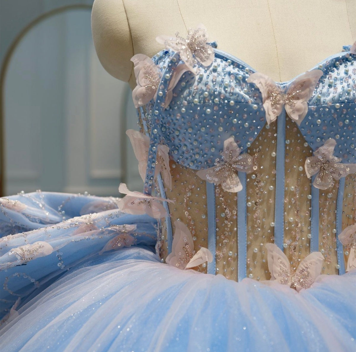 Chic & Modern Ball Gown Sweetheart Neck 3D Butterfly Lace Applique Beaded Sky Blue Tulle Quinceanera Dresses Princess Birthday Party Gown For Sweet 16