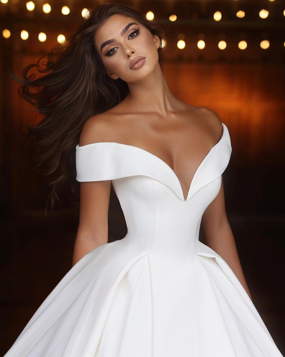 Dreamyannie Women Classic White Wedding Dress Ball Gown Off The Shoulder Satin Bridal Gown