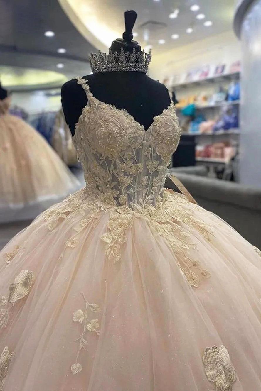 Classsic Ball Gown V Neck Spaghetti Straps Sleeveless Lace Appliques Champagne Tulle Quinceanera Dress Princess Formal Party Gown For Sweet 16