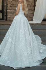 Ivory Wedding Dress Scoop Neck Ball Gown Bridal Dress with Appliques