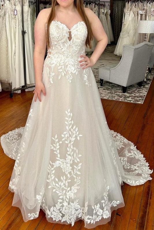 Ivory Strapless Wedding Dress Lace Appliques Bridal Dress with Sweep Train