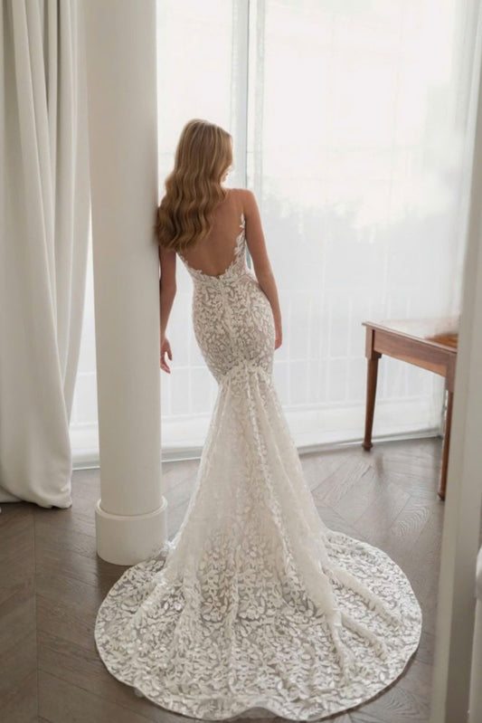 Ivory Spaghetti Straps Mermaid Wedding Dress Lace Appliques Bridal Dress with Sweep Train