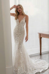 Ivory Spaghetti Straps Mermaid Wedding Dress Lace Appliques Bridal Dress with Sweep Train