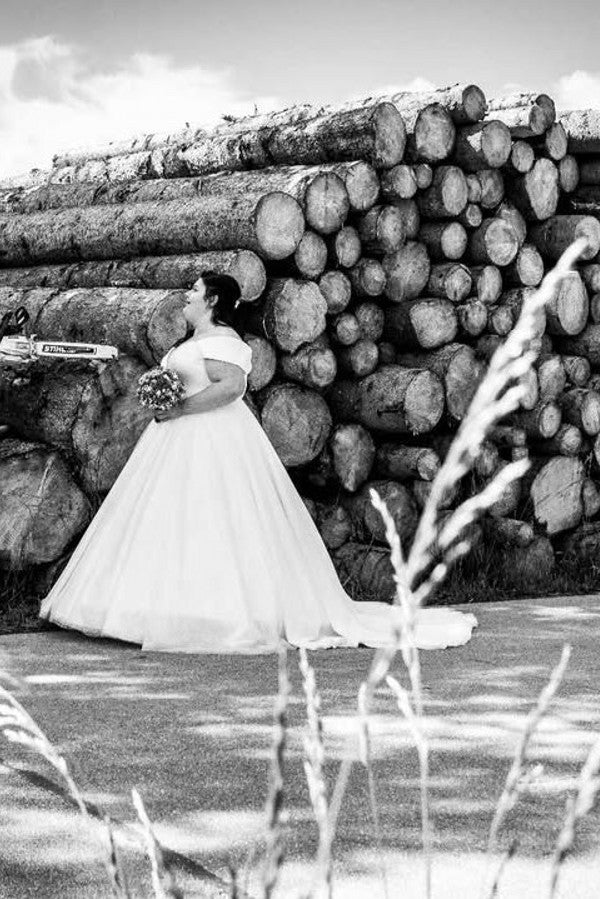 Dreamyannie A Line Plus Size Wedding Dress Off the Shoulder Lace Up Bridal Gown