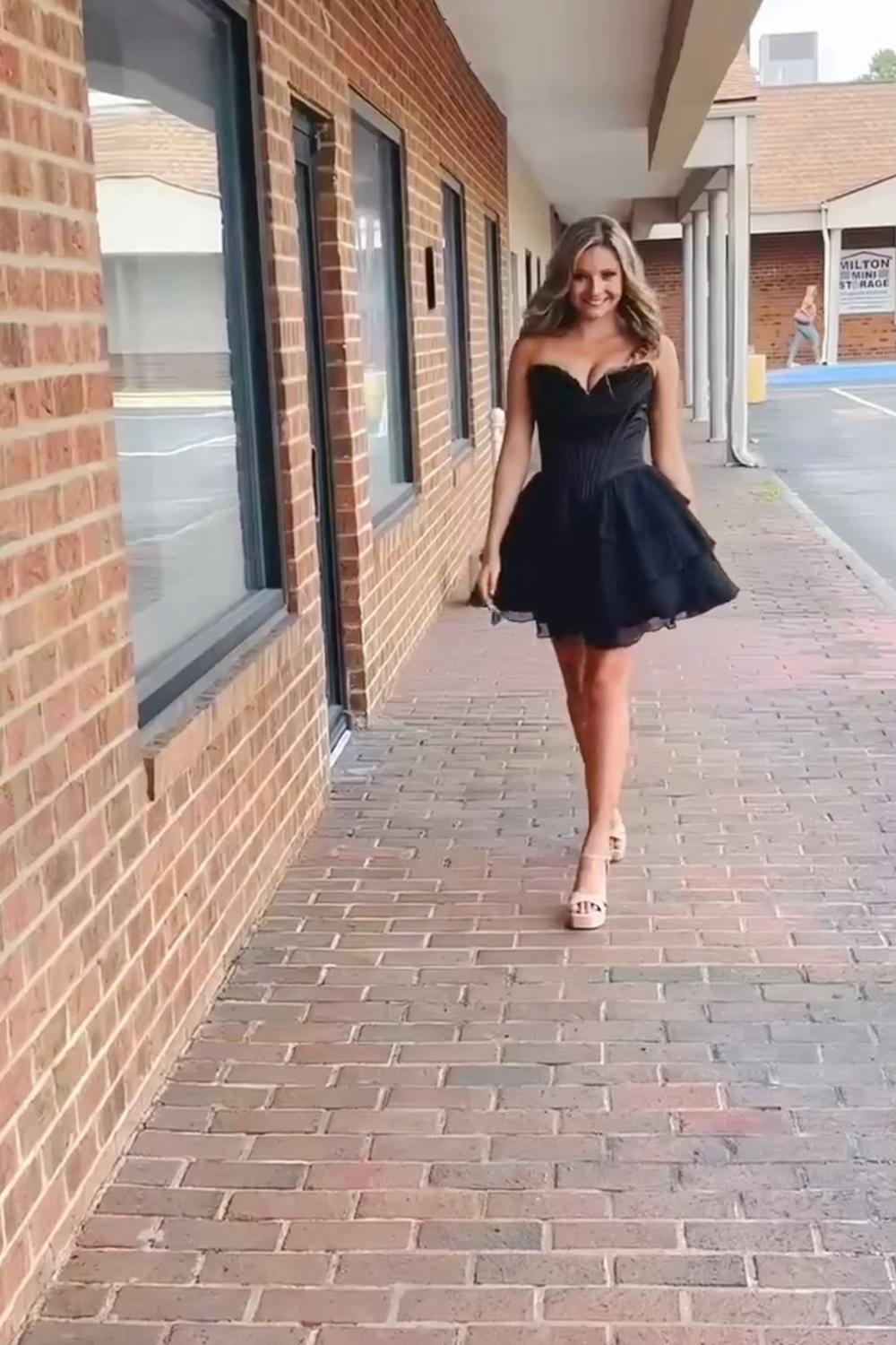 Dreamyannie Black Corset A Line Homecoming Dresses Short Cocktail Dresses With Ruffles