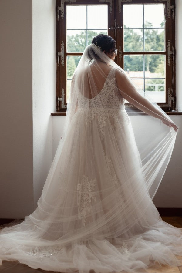 Dreamyannie Plus Size Beach Wedding Dress V Neck A Line Tulle Bridal Gown with Lace Appliques