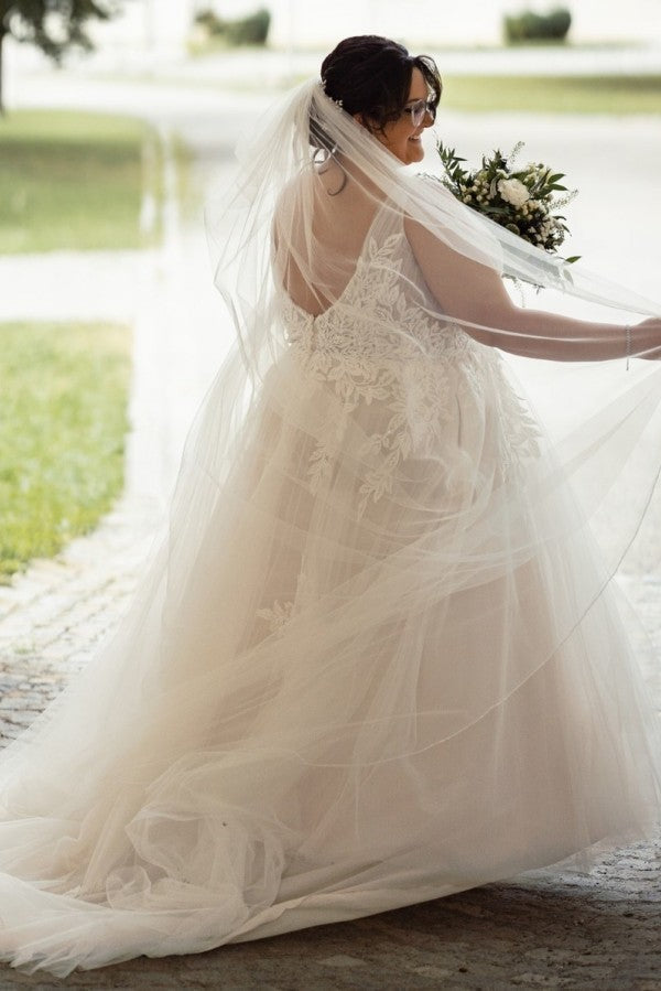 Dreamyannie Plus Size Beach Wedding Dress V Neck A Line Tulle Bridal Gown with Lace Appliques