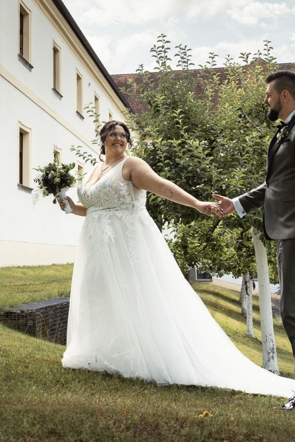 Dreamyannie Plus Size Beach Wedding Dress V Neck A Line Tulle Bridal Gown with Lace Appliques