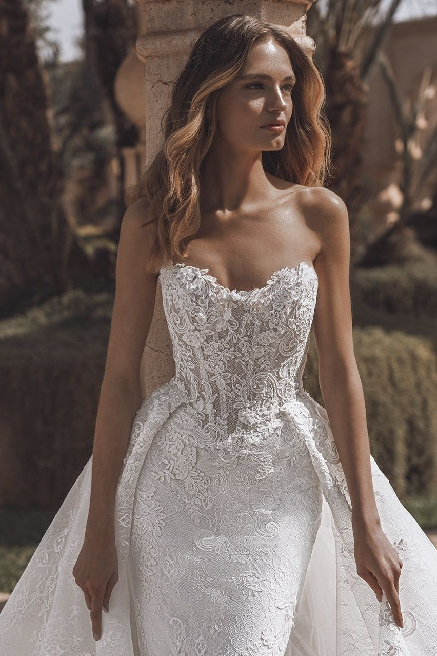 Dreamyannie Strapless Beach Wedding Dress Corset Lace Appliques Bridal Gown with Detachable Train