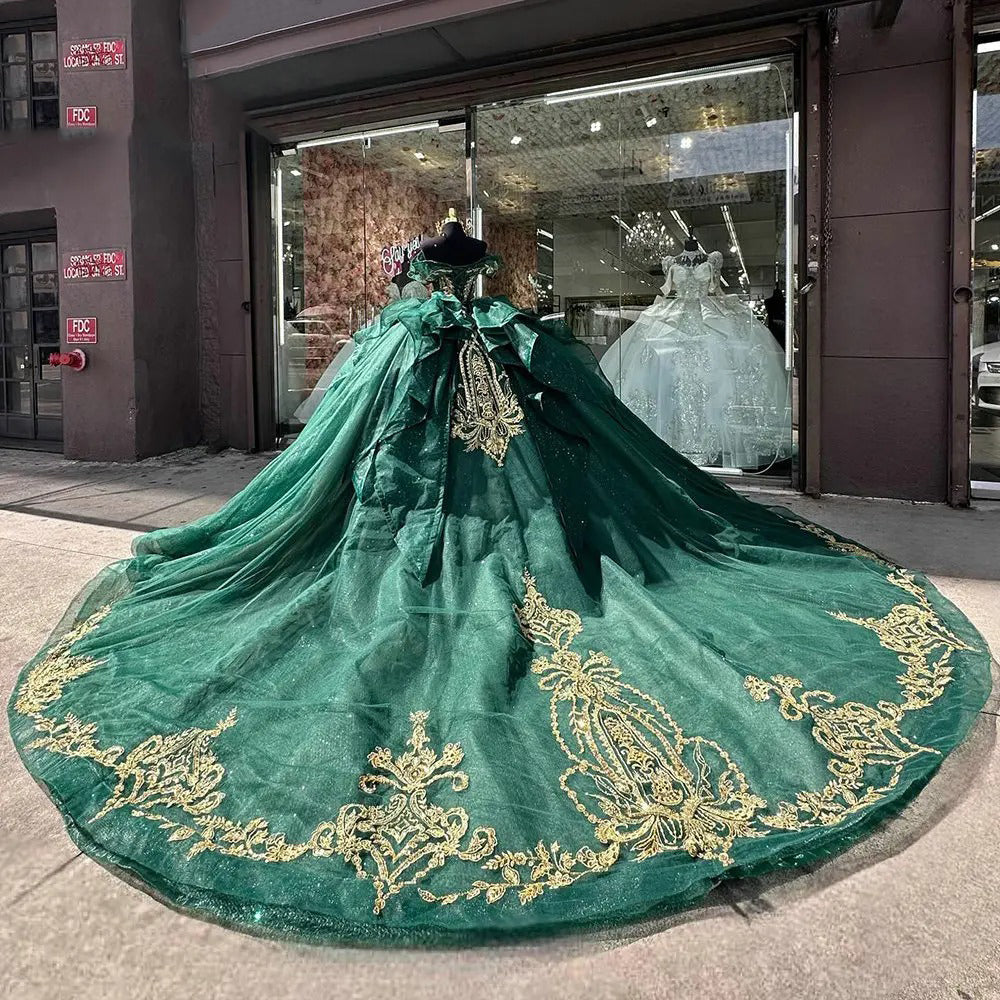 Elegant Ball Gown Off Shoulder Gold Lace Appliques Beaded Ruffles Emerald Green Tulle Quinceanera Dress Princess Birthday Party Gown For Sweet 16