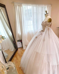 Elegant Ball Gown Off Shoulder Long Sleeves Flowers Appliques Tulle Quinceanera Dress For Sweet 16