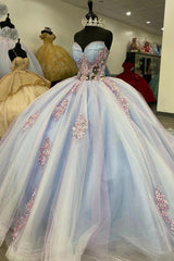 Elegant Ball Gown Strapless Sleeveless Flowers Lace Appliques Sweep Train Tulle Quinceanera Dress Evening Gown For Sweet 16