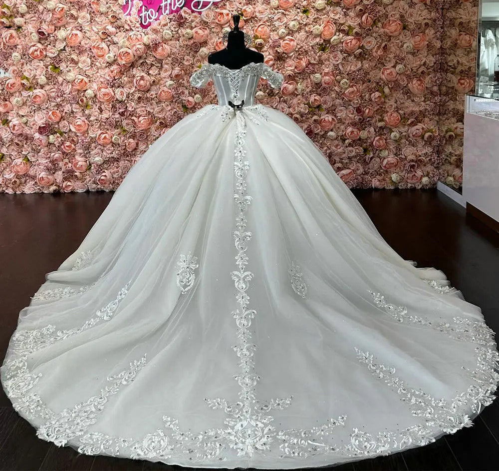 Elegant & Glamorous Ball Gown Off Shoulder Lace Appliques Beaded White Tulle Quinceanera Dress Princess Birthday Party Gown For Sweet 16