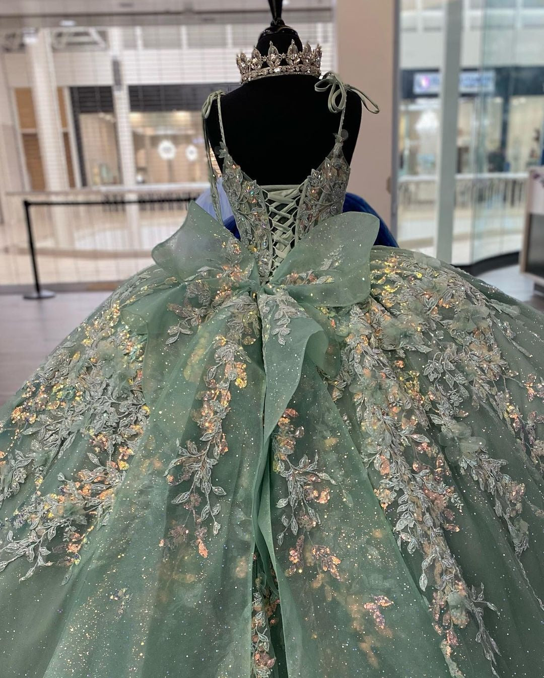 Elegant & Gorgeous Ball Gown V Neck Spaghetti Straps Sleeveless Lace Appliques Beaded Mint Green Tulle Princess Party Gown Quinceanera Dresses For Sweet 16