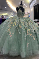 Elegant & Gorgeous Ball Gown V Neck Spaghetti Straps Sleeveless Lace Appliques Beaded Mint Green Tulle Princess Party Gown Quinceanera Dresses For Sweet 16