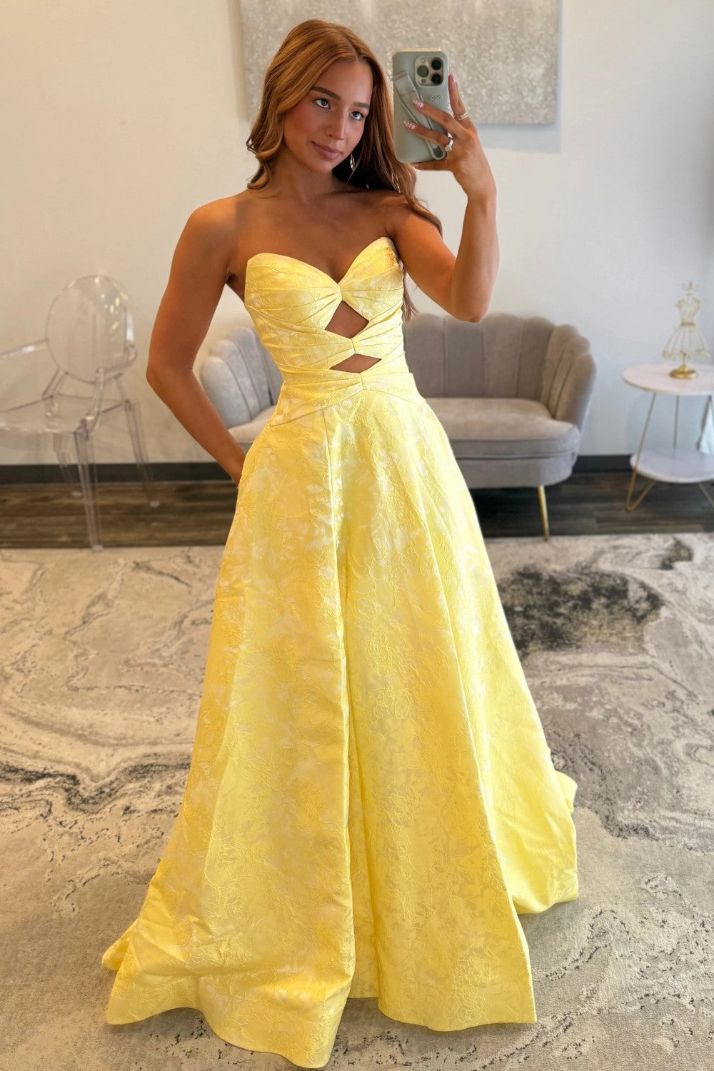 Elegant Yellow Sweetheart Jacquard Prom Dress With Front Cutout Detail Formal Evening Gown