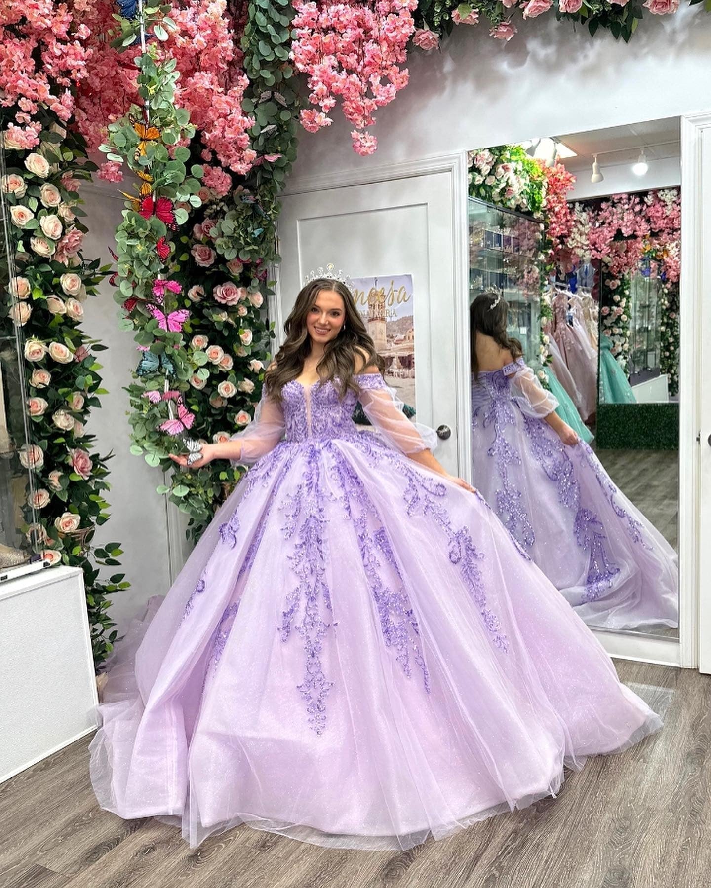 Glamorous & Gorgeous Ball Gown Off Shoulder Long Sleeves Lace Appliques Lilac Tulle Quinceanera Dress Evening Party Gown For Sweet 16