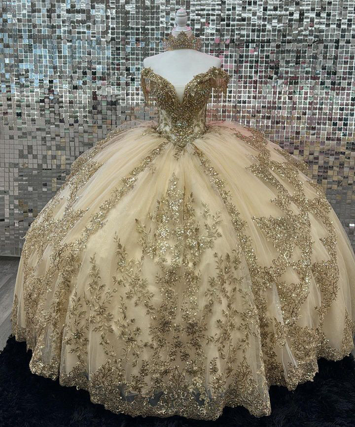 Goegeous Ball Gown Off Shoulder Lace Appliques Beaded Tiered Champagne Tulle Princess Quinceanera Dress Birthday Party Gown For Sweet 16