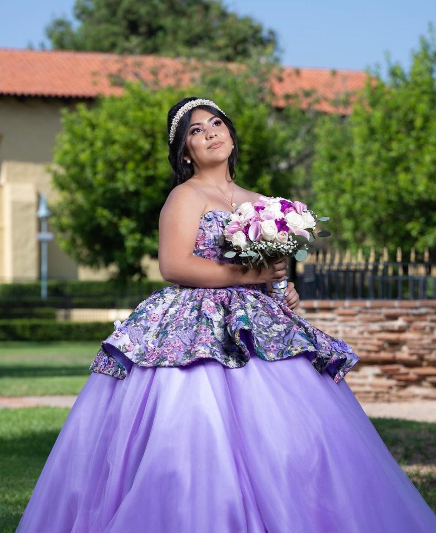 Gorgeous Ball Gown Strapless Sleeveess Flower Appliques Lavender Tulle Quinceanera Dress For Sweet 16 Evening Gown