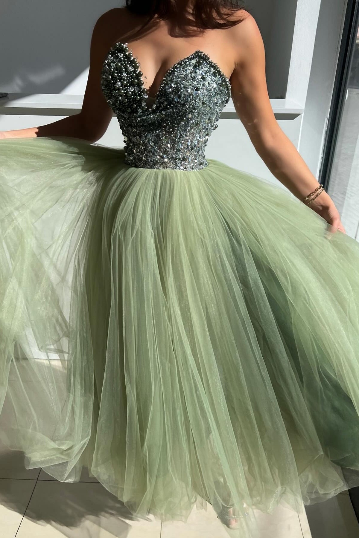 Green Prom Dress Ball Gown Sweetheart Beaded Sequined Sleeveless Tulle Formal Dress With Pearls