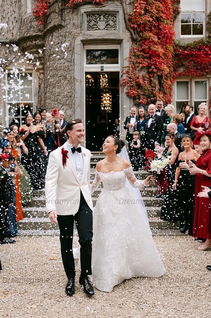 Long Sleeve Wedding Dress Off the Shoulder Lace Appliqued A Line Bridal Gown