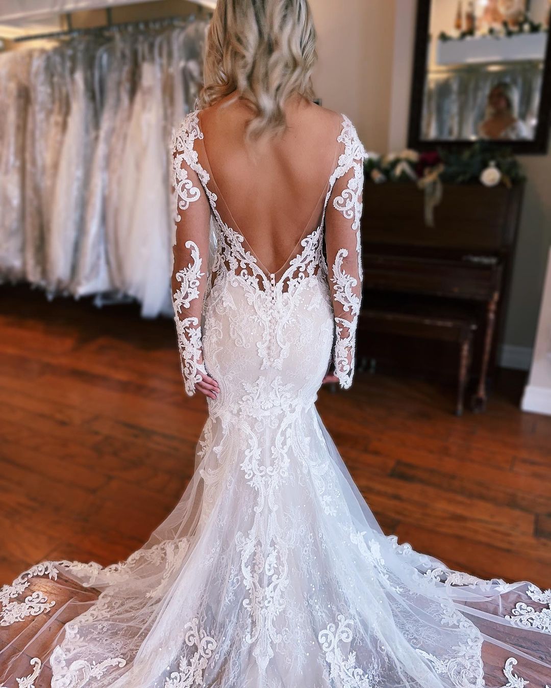 Dreamyannie Women Long Sleeves Wedding Dress Mermaid Appliques Bridal Dress with Panel Train Dreamyannie Women Long Sleeves Wedding Dress Mermaid Appliques Bridal Dress with Panel Train
