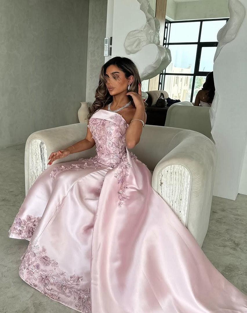 Luxurious A-Line Strapless Satin Pink Party Dress With Court Train Appliques Formal Evening Gown