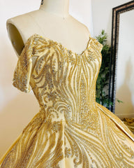 Luxury Ball Gown Off Shoulder Sleeveless Appliques Gold Satin Quinceanera Dress For Sweet 16