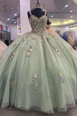 Luxury Ball Gown Sweetheart Neck Spaghetti Straps Flower Lace Appliques Beaded Sage Green Tulle Quinceanera Dress Princess Gown For Sweet 16