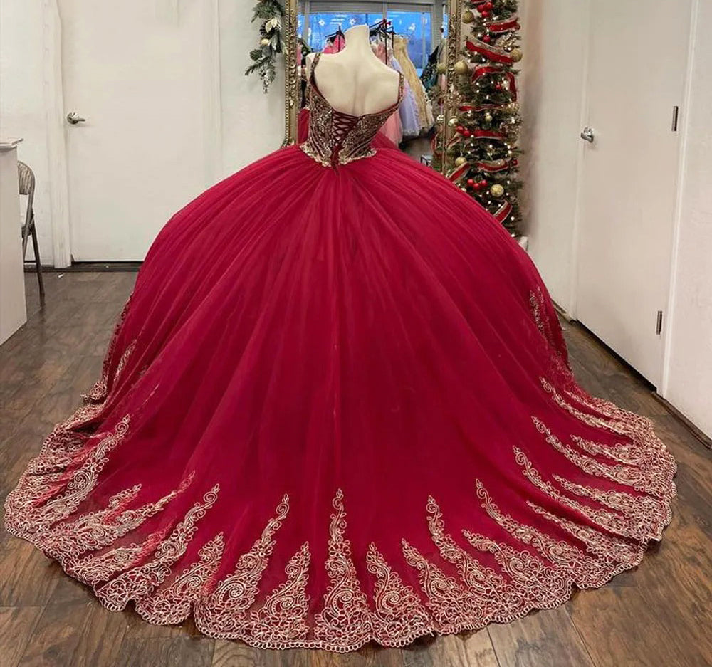 Luxury & Gorgeous Ball Gown Sweetheart Neck Spaghetti Straps Flower Lace Appliques Beaded Red Tulle Quinceanera Dress Princess Birthday Party Gown For Sweet 16