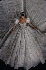 Luxury Short Sleeve Wedding Dress Ball Gown Square Neck Bridal Gown with Beadings and Rhinestones