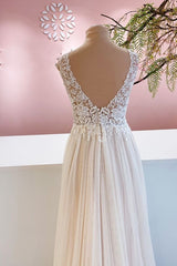 Ivory Tulle Lace Wedding Dress A-Line Bridal Dress with Sweep Train