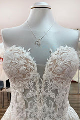 Ivory Tulle Lace Wedding Dress A-Line Sweetheart Bridal Dress with Sweep Train