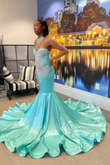 Mint Green Halter Mermaid Evening Dress with Sleeveless Appliques