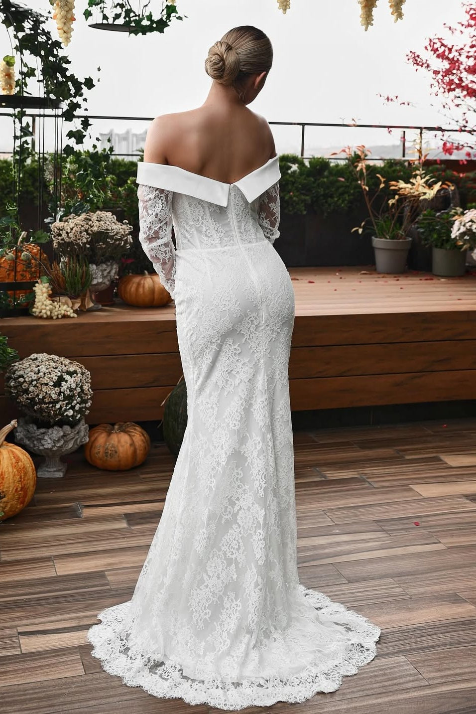 Off The Shoulder Beach Wedding Dress Long Sleeve Lace Sheath/Column Bridal Gown