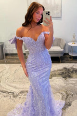 Fitted mermaid skirt and sweep train of the off-the-shoulder prom dress