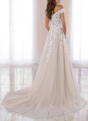 Off the Shoulder Sleeveless Tulle Sweep Train Wedding Dress With Appliques Lace