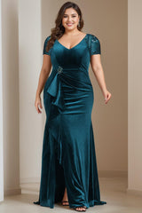 Plus Size Velvet Mother of the Bride Dresses with Ruffles & Appliques in Trumpet Mermaid V Neck Short Sleeves Long