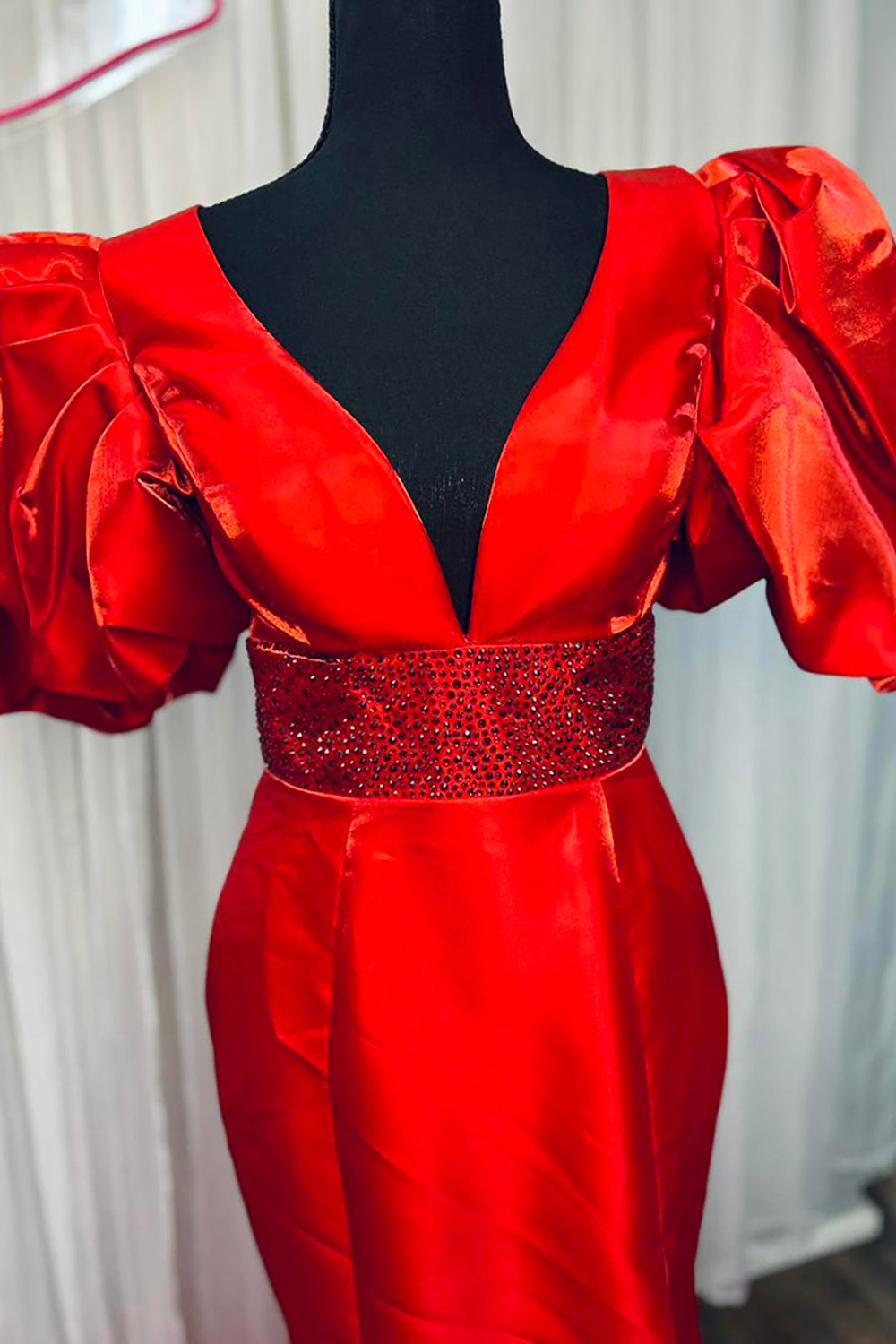 Red Prom Dress Mermaid Beaded V-Neck Long Formal Dress With Puff Sleeves