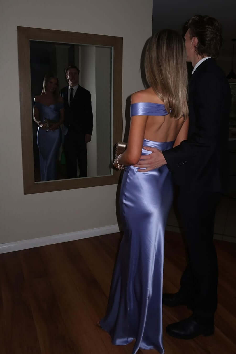Green Sheath/Column Prom Dress Off the Shoulder Satin Formal Dress