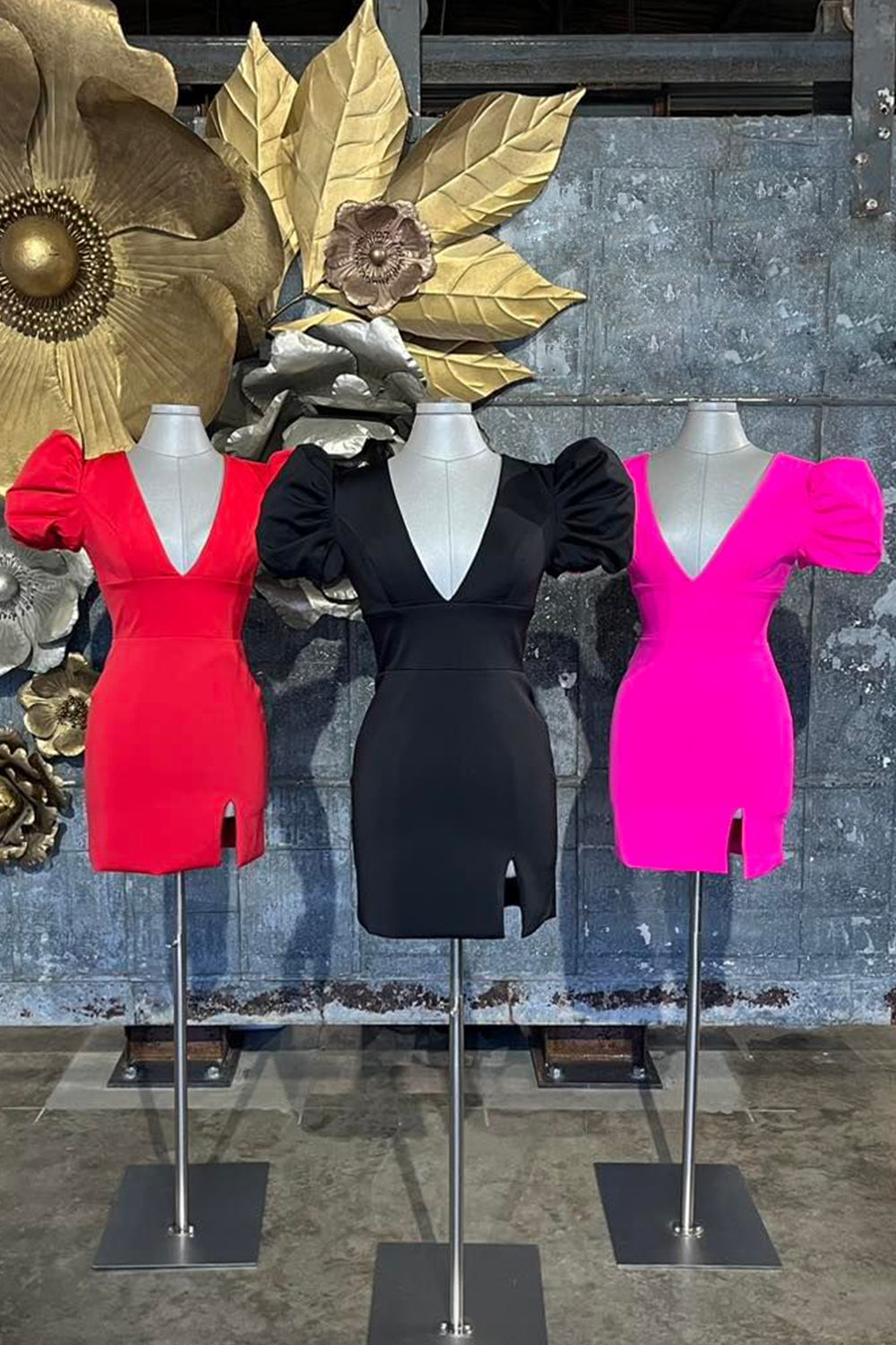 Simple Black Homecoming Dress V-Neck Tight Short Cocktail Dresses with Short Sleeves