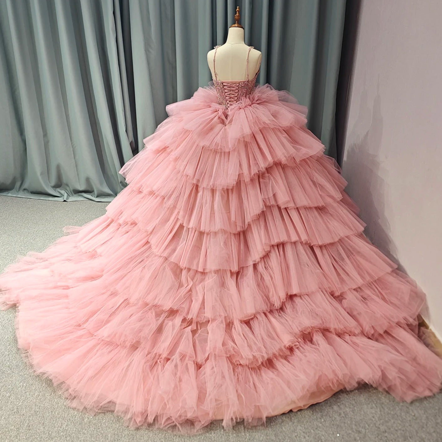 Simple & Casual Ball Gown Square Neck Spaghetti Straps Lace Appliques Beaded Tiered Pink Tulle Princess Evening Party Dress Quinceanera Dress For Sweet 16