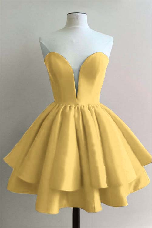 Strapless Sweetheart Homecoming Dress Sleeveless Pleated Short Cocktail Dress With Ruffles