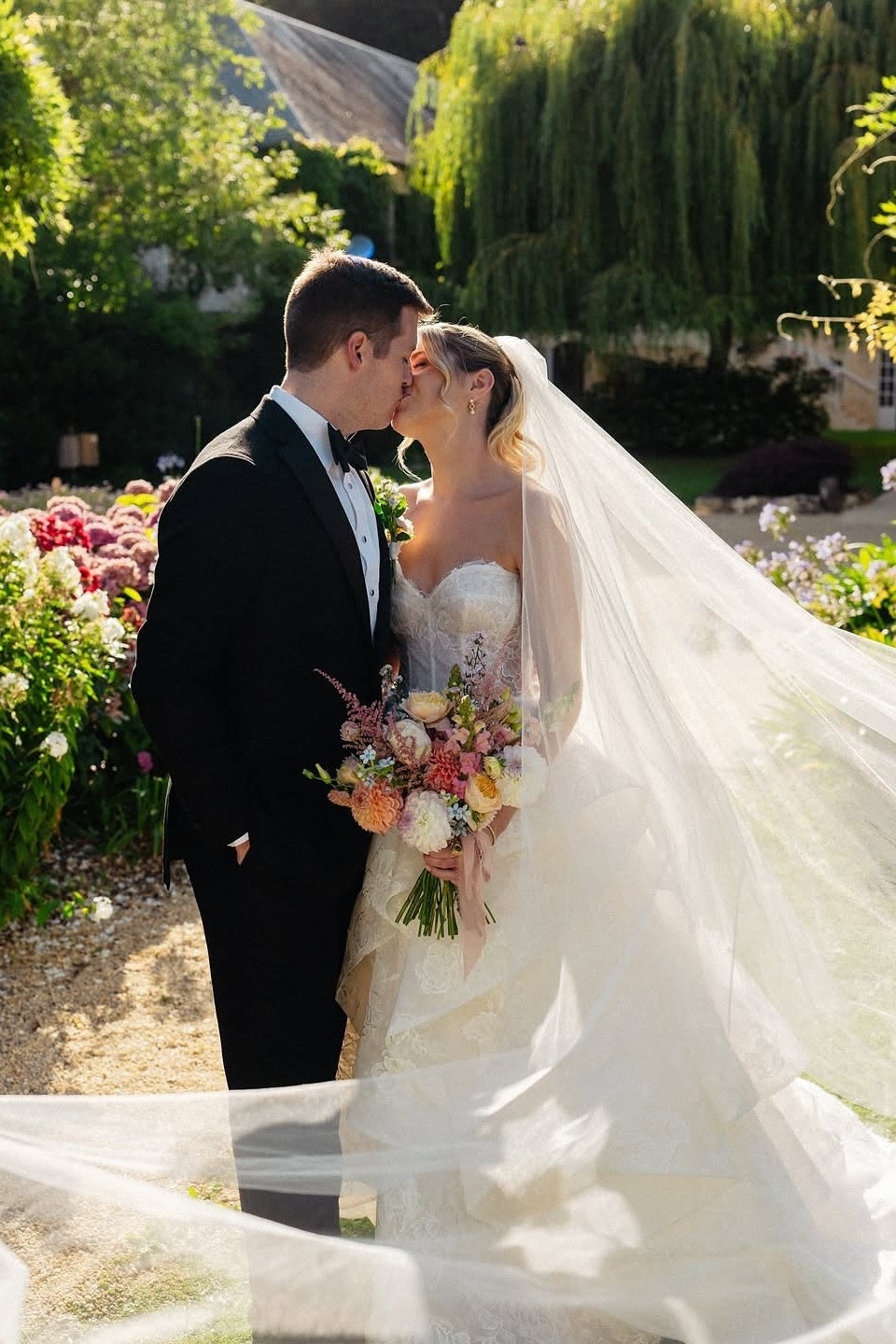 Sweetheart A Line Wedding Dress Lace Appliqued Sleeveless Bridal Gown