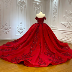 Sweetheart Red Sequined Luxury Ball Gown Quinceanera Dress