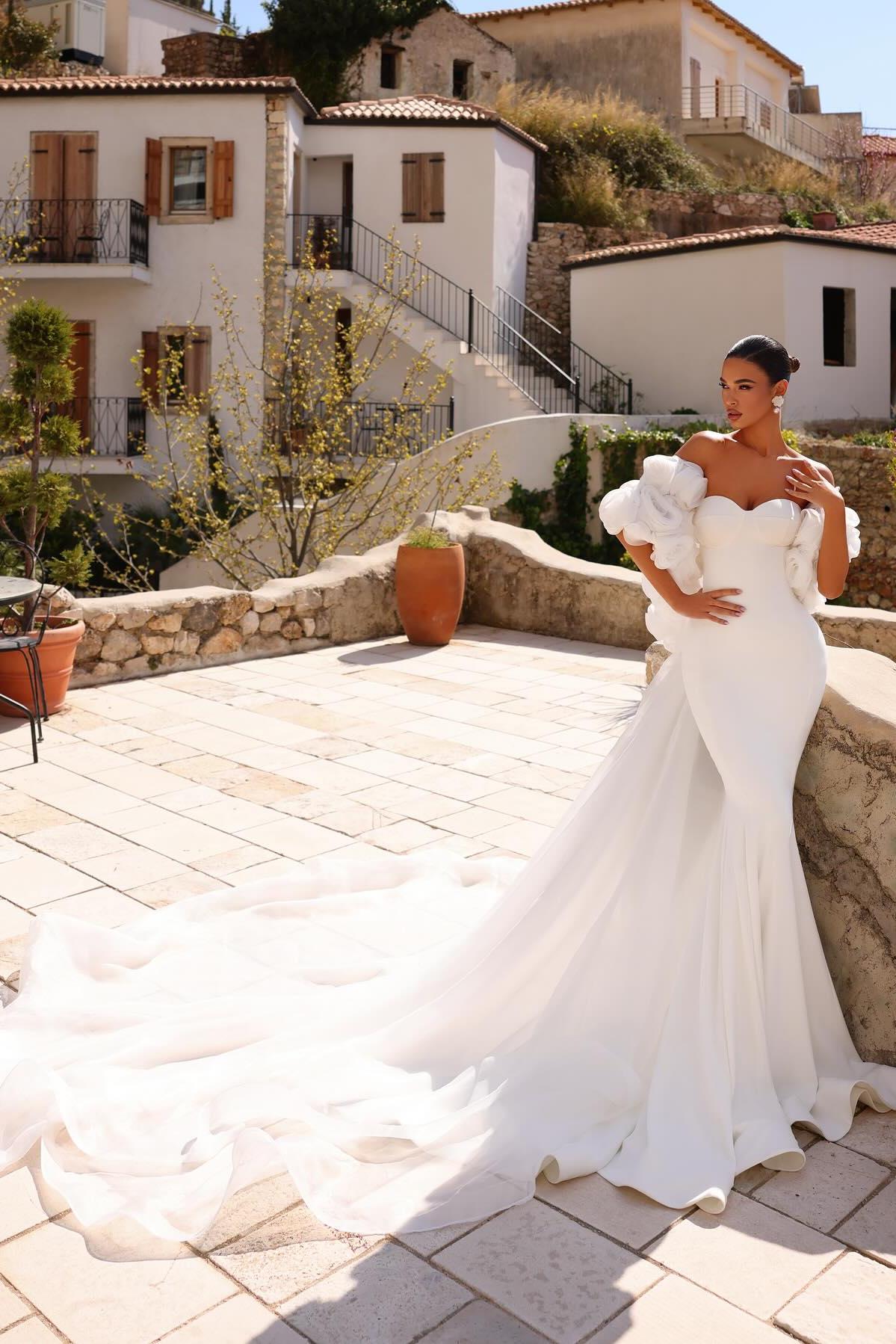 Sweetheart Satin Wedding Dress Mermaid Bridal Gown with Detachable Sleeves